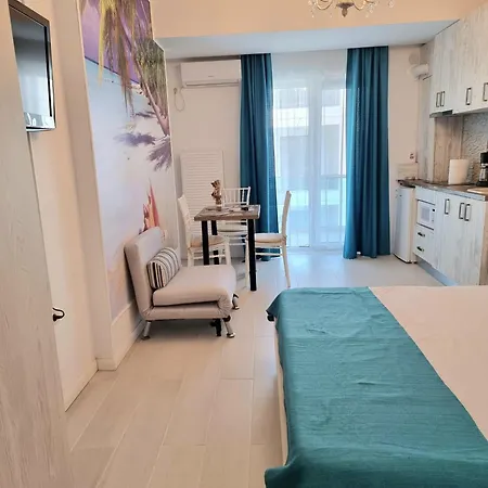 Tropical Studio- Endless Summer Apartment