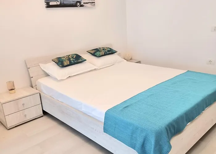 Tropical Studio- Endless Summer Apartment *