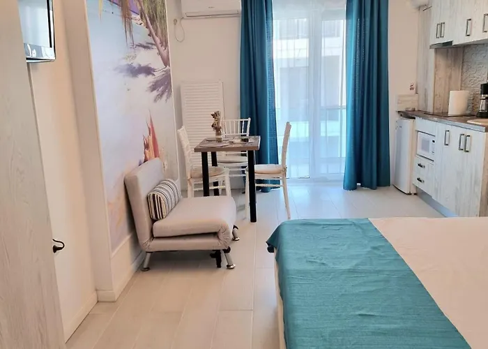 Tropical Studio- Endless Summer Apartment